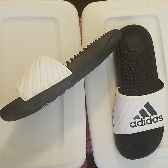 Adidas slip on shoe/slides - Picture 2 of 3